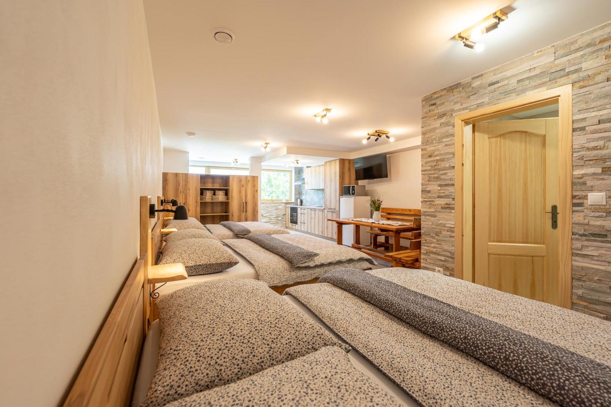 Apartmany Pod Rozsutcom - Zatkov Dvor - Prijazd Do Ubytovania Autom S Pohonom 4X4 เทรโควา ภายนอก รูปภาพ